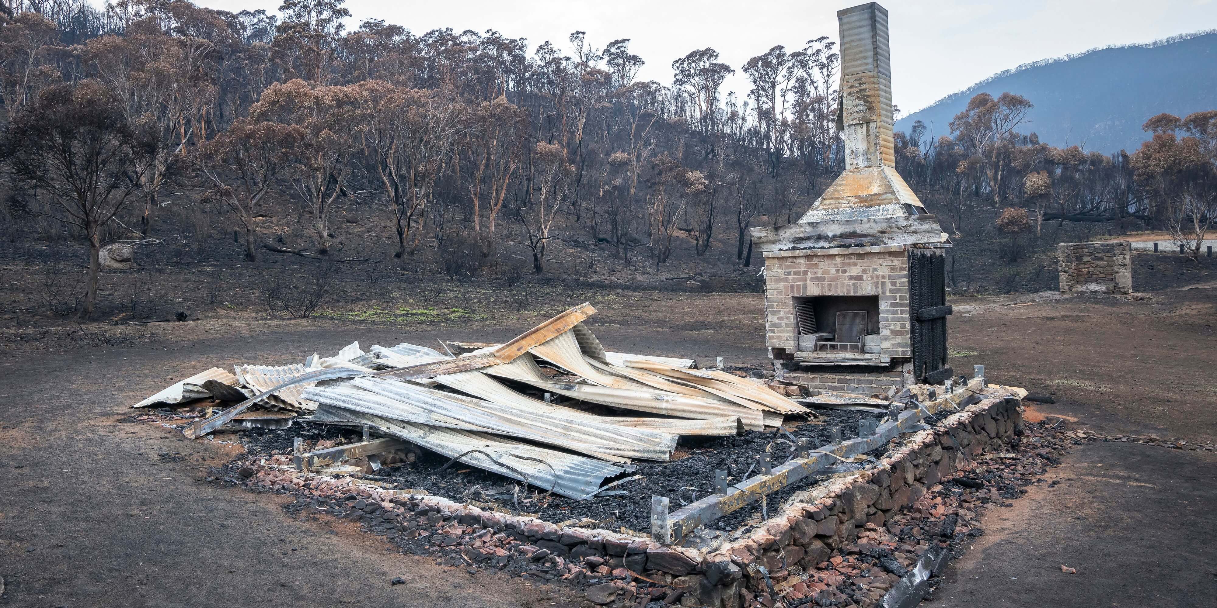 Remaining of a hut after dramatic bushfires