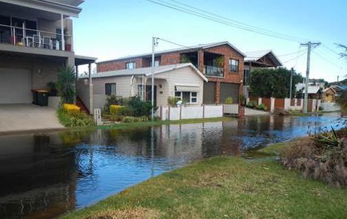 Village Bay Close Marks Point inundated by lake water_May 2015